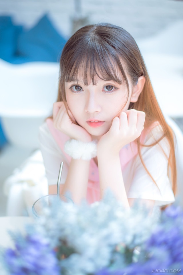 “子度来了？”刘璋苦涩一笑，目光突然一动，看向孟达道：“当初吕布在冀州推广均田，致使万民争相拥护，如今我于益州推广均田，虽恶世家，然惠及百姓，孟达速去张贴榜文，言国难当头，邀万民守城！”